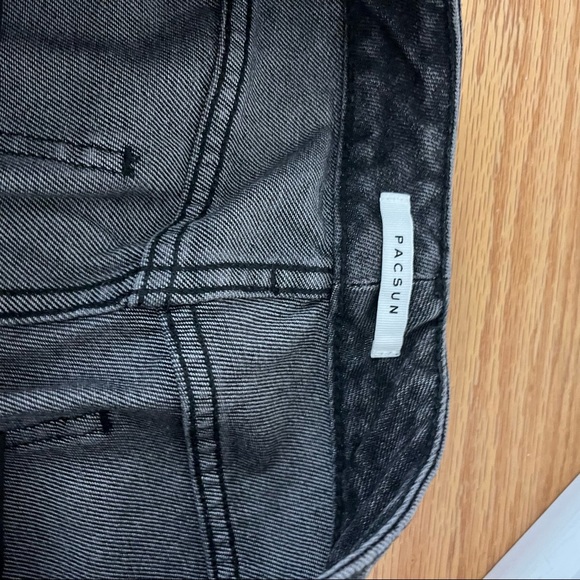 PacSun Black Mom Jeans Size 28. High Rise. No rips. - Picture 4 of 4